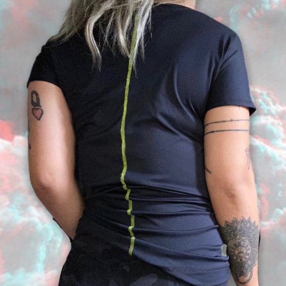 UNDERARMOUR | CATALYST HEAT GEAR DRIFIT SHIRT - Picture 3 of 6